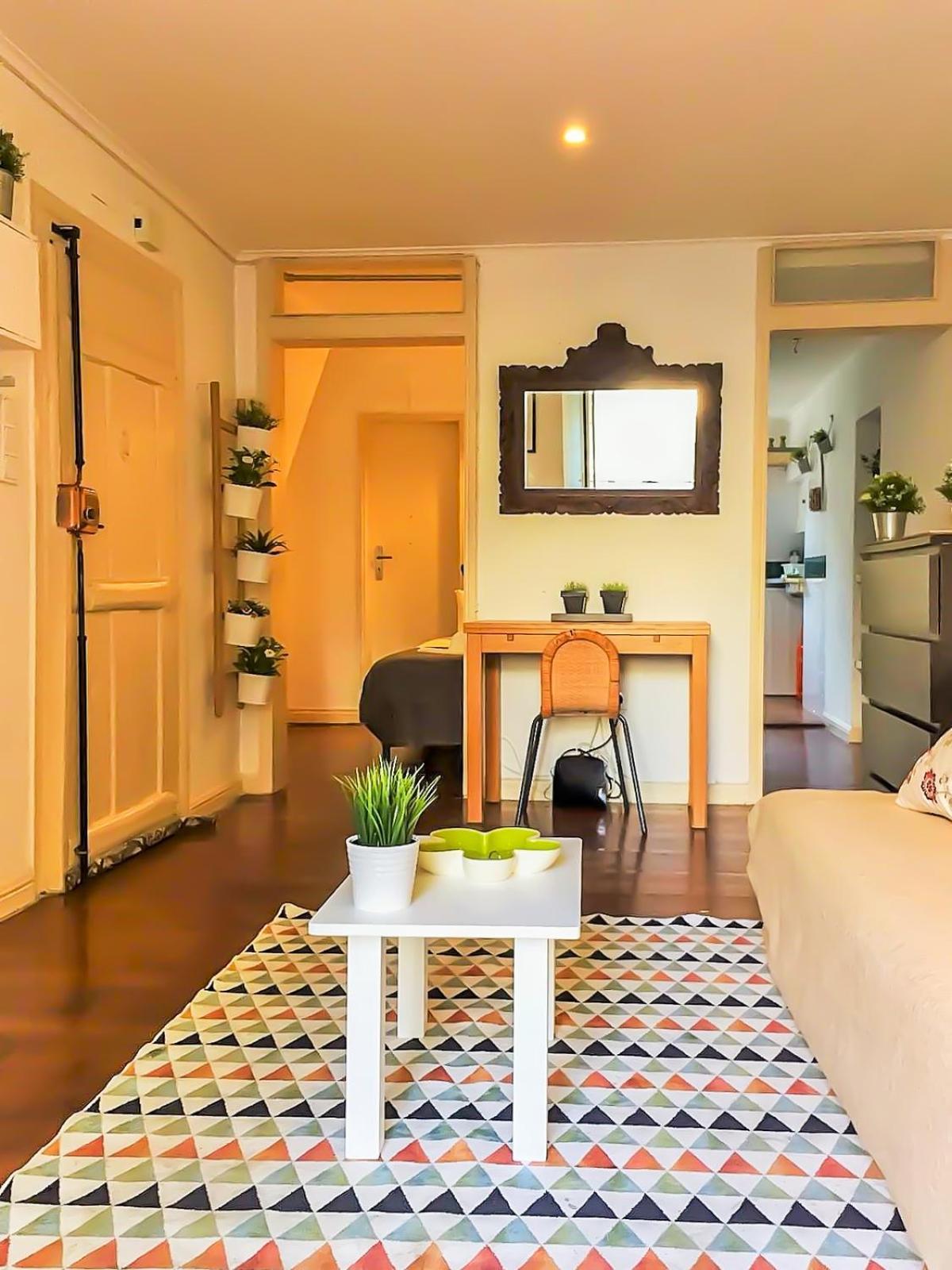 Apartment Beautiful Cozy Flat In Flowers Garden! Lissabon